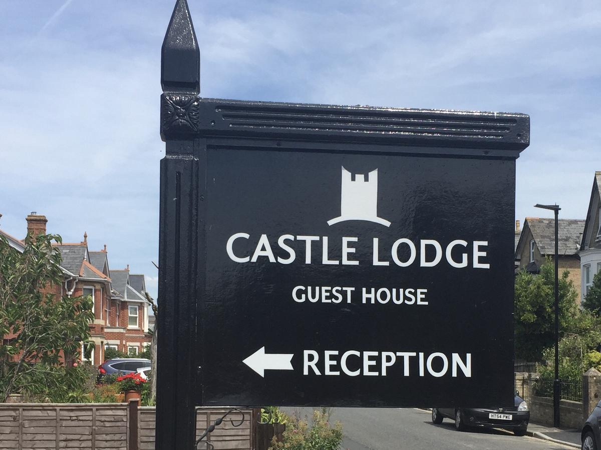 Castle Lodge Guest House Newport  Exterior photo